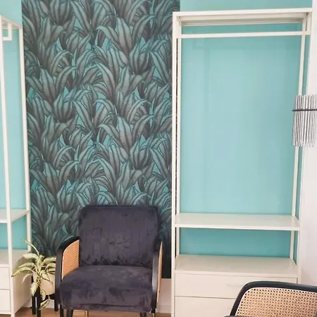 In Aux: 2-room With 24/7 Check-in *